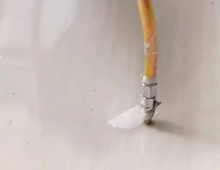 吕梁瓷砖空鼓维修公司专业解答在瓷砖铺贴过程中，如果使用的砂料过粗（如全部使用了粗砂），可能会导致以下问题